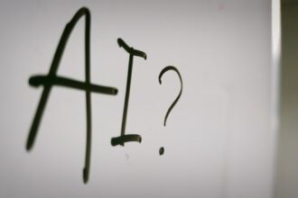 découvrez l’intelligence artificielle : son fonctionnement, ses applications dans la vie quotidienne et son impact sur l’avenir de la technologie.