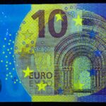 découvrez le rôle clé des banques centrales dans la stabilité économique mondiale, leur influence sur les taux d'intérêt et les politiques monétaires, ainsi que leur impact sur la croissance et l'inflation.