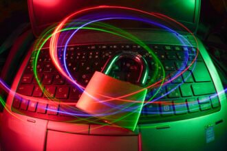 découvrez les fondamentaux de la cybersécurité : mesures de protection, bonnes pratiques et solutions pour sécuriser vos données et protéger votre entreprise contre les cybermenaces.