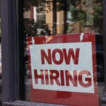 découvrez les métiers émergents les plus recherchés en 2024 : évolutions du marché de l’emploi, compétences clés à acquérir et conseils pour réussir dans ces nouvelles carrières.
