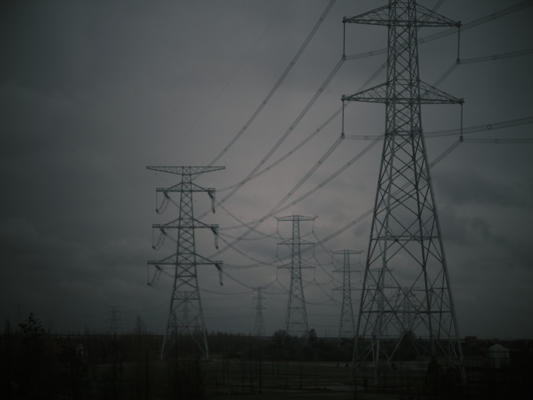 découvrez les causes, conséquences et solutions possibles à la crise énergétique mondiale. analyse des enjeux, des impacts sur l'économie et du rôle des énergies renouvelables pour répondre à ce défi actuel.