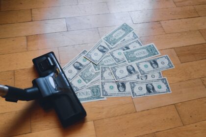 découvrez tout ce qu’il faut savoir sur l’inflation : définition, causes, conséquences sur votre pouvoir d’achat et conseils pour s’adapter à la hausse des prix.