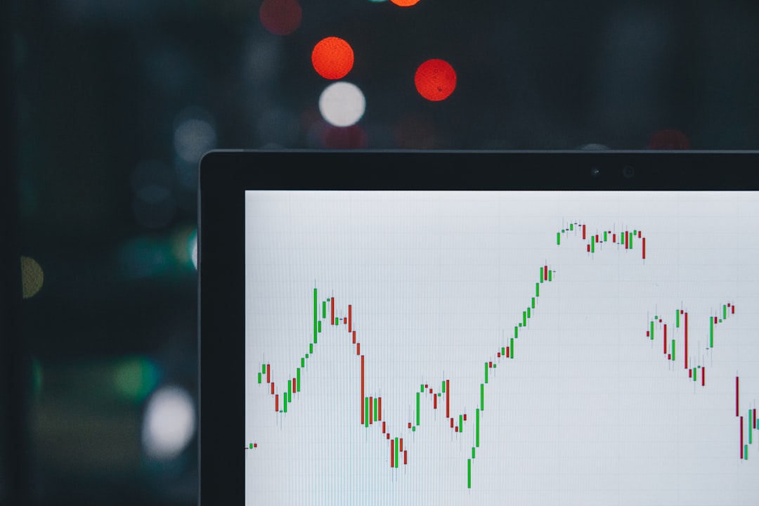découvrez les bases de l'investissement, les stratégies pour faire fructifier votre argent et les conseils essentiels pour investir intelligemment en toute sécurité.
