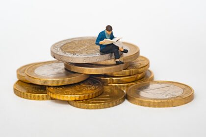 découvrez les meilleures stratégies d'investissement, des conseils pour diversifier votre portefeuille et les dernières tendances du marché financier pour optimiser vos placements.
