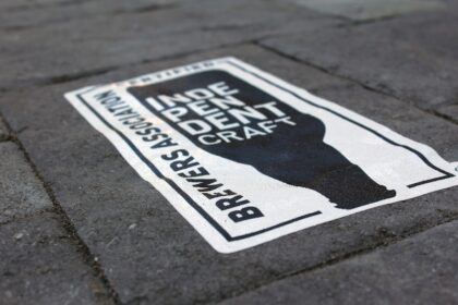 découvrez tout ce qu'il faut savoir sur la dette publique : définition, causes, conséquences et enjeux économiques pour les états. comprenez son impact sur l'économie et les finances publiques.