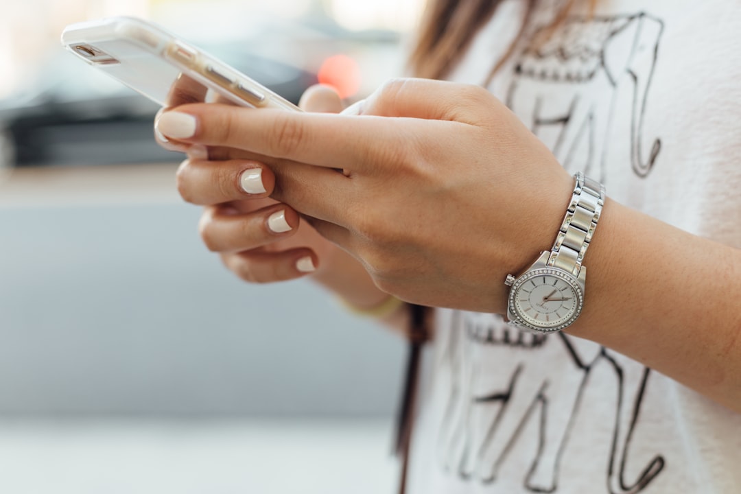 découvrez les meilleurs smartphones du moment : comparatifs, avis et conseils pour choisir le téléphone qui répond à tous vos besoins en performance, photo et autonomie.