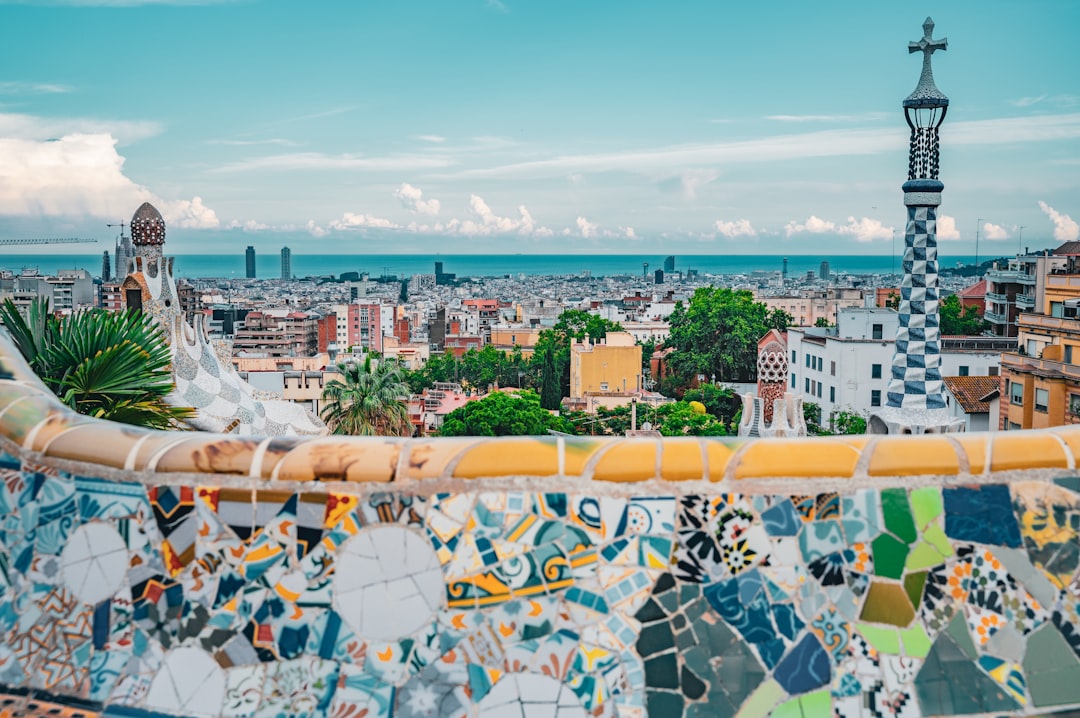 découvrez l'espagne, un pays vibrant connu pour ses plages ensoleillées, sa culture riche, sa cuisine savoureuse et ses villes historiques. préparez votre prochain voyage en espagne et laissez-vous séduire par son ambiance unique.