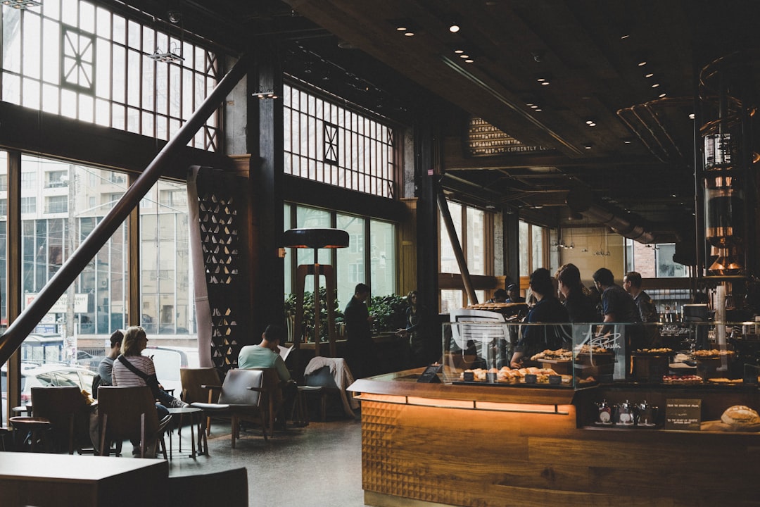 découvrez l'univers starbucks : cafés gourmands, boissons uniques, pâtisseries savoureuses et ambiance cosy. profitez d'une expérience caféinée incontournable chez starbucks france.