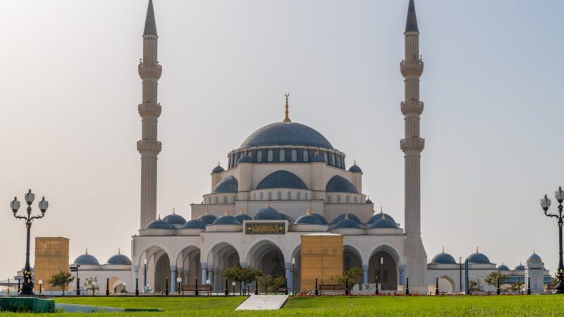 La visite de l’émir du Qatar à Marrakech : enjeux et retombées pour le Maroc